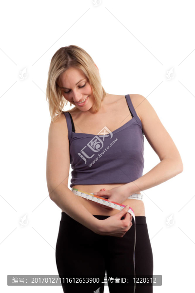 迷人的女人用卷尺測量自己
