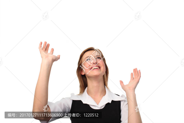 年輕的女人向上看