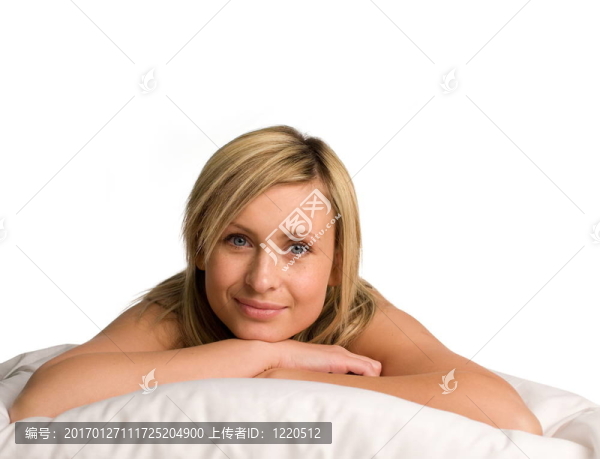 躺在床上的女人-匯圖網(wǎng) www.fosd68.com 躺在床上的女人