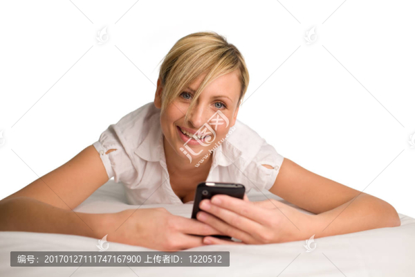發(fā)送文本消息的女人