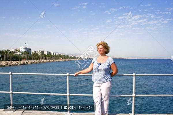 漂亮的金發(fā)女人