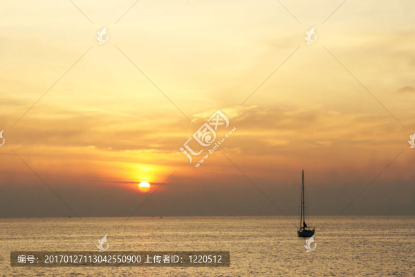 日落游艇。