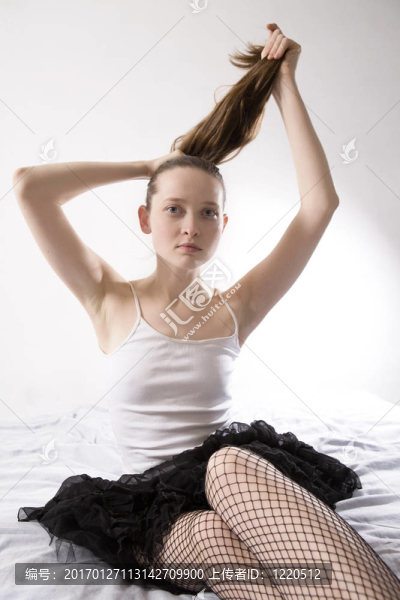 漂亮的女孩做頭發(fā)嚴重