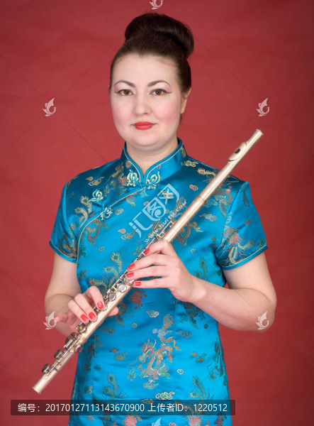 日本吹長笛的女孩
