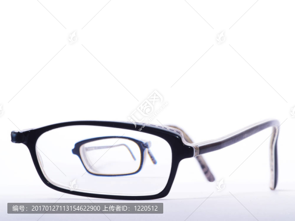 破碎的眼鏡