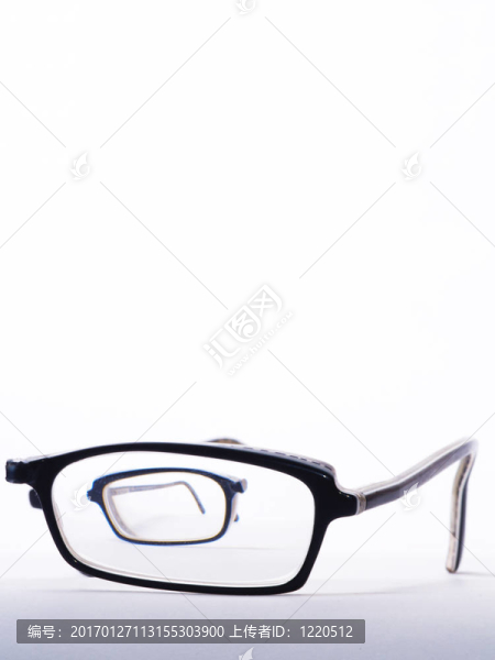 破碎的眼鏡