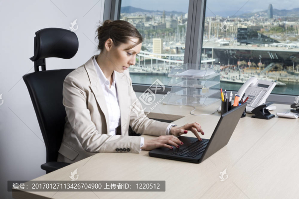 女商人在辦公