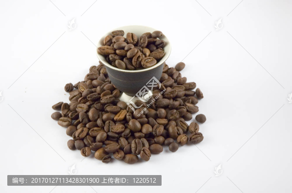 咖啡豆和雞蛋杯