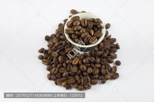 雞蛋杯里的咖啡豆
