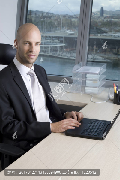 年輕的商人-匯圖網(wǎng) www.fosd68.com 年輕的商人