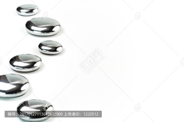 金屬的鵝卵石