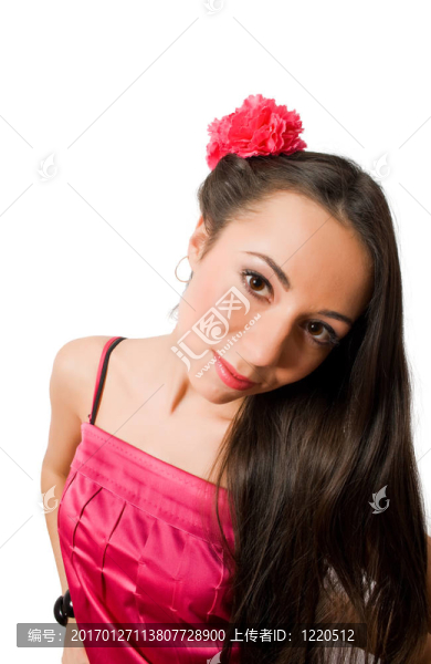 年輕的女人在她的頭發(fā)孤立的花