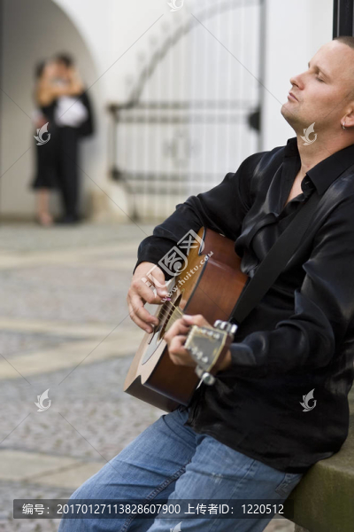 浪漫的夫婦和音樂家