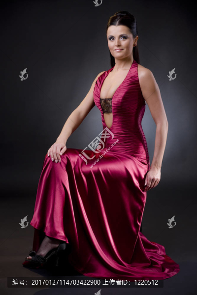 穿晚禮服的女人