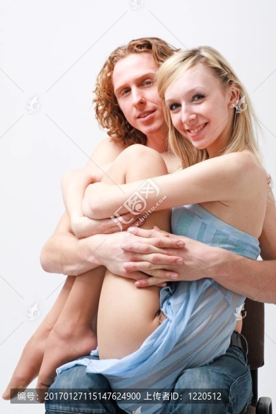 年輕的恩愛夫妻