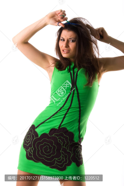 女孩用剪刀