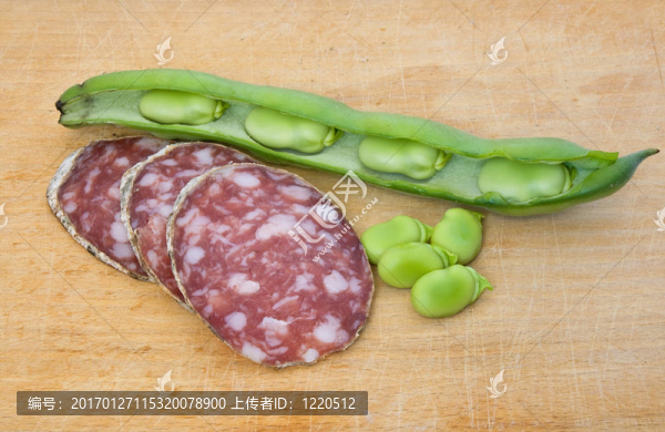 意大利臘腸片和蠶豆