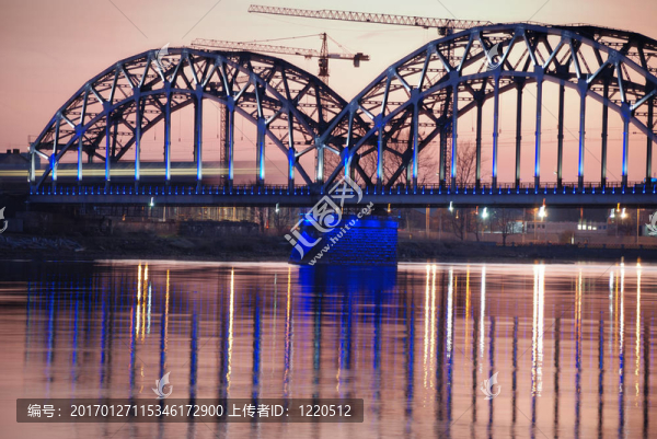 橋。