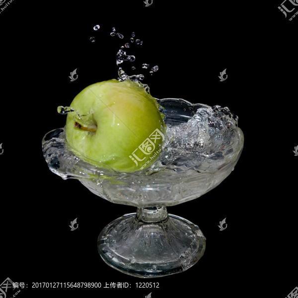 蘋果掉進(jìn)水