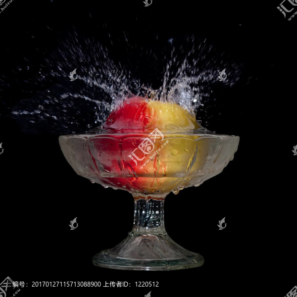 蘋果掉進水