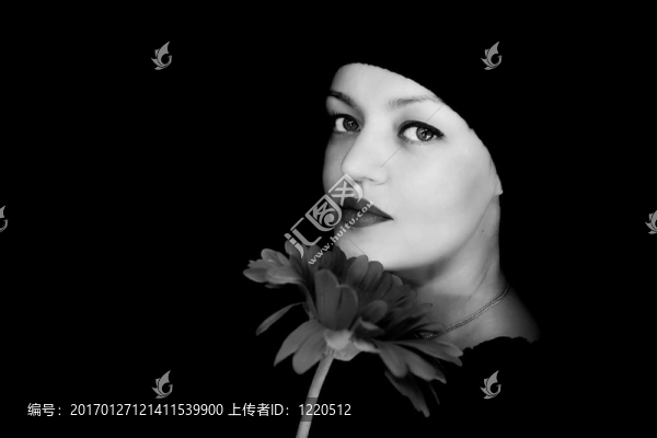 年輕的女孩，一朵紅色的花