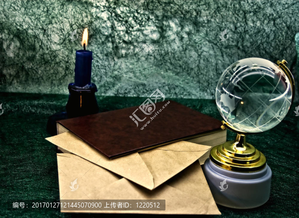 玻璃地球儀和舊書(shū)