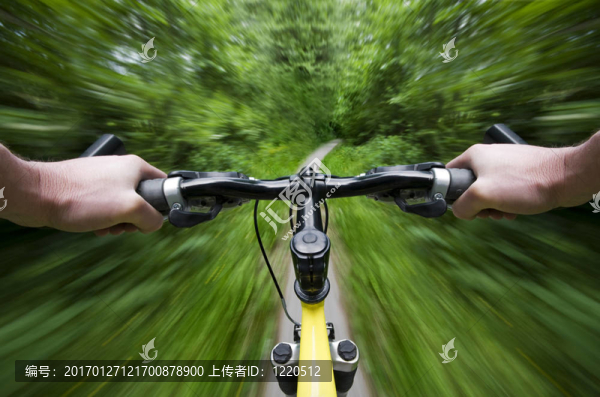 山下