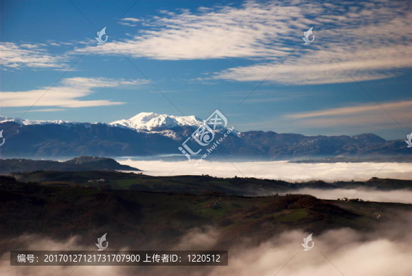 Hills和云