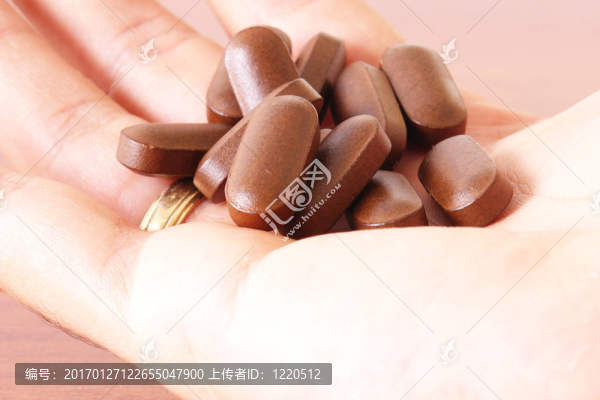 藥片在手