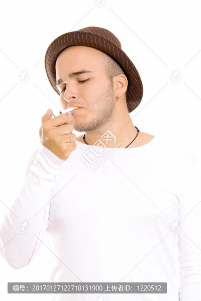 男人與香煙