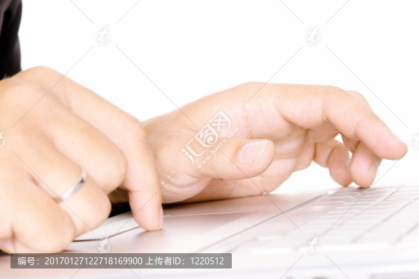 手在鍵盤