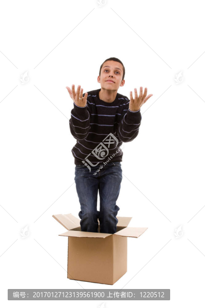 盒子里的年輕人