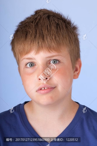 驚訝的男孩