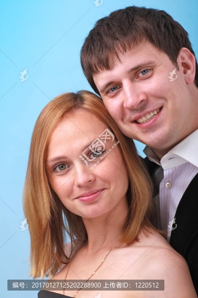 微笑的情侶近距離-匯圖網(wǎng) www.fosd68.com 微笑的情侶近距離