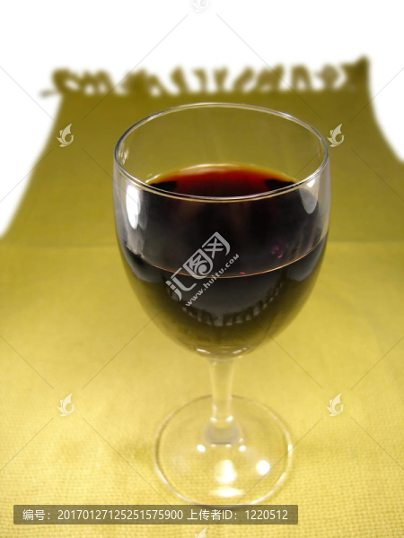 一杯紅葡萄酒
