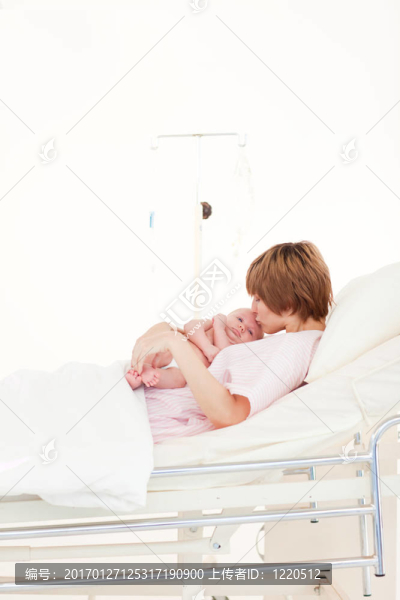 母親與她的新生嬰兒