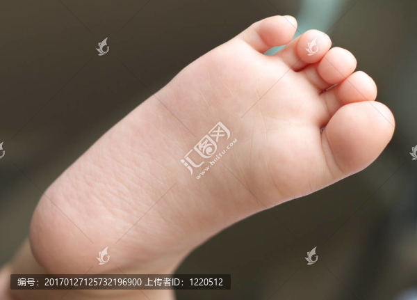 嬰兒的腳