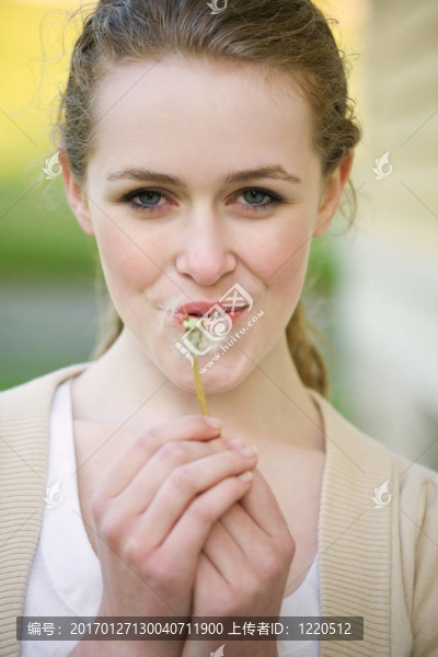 美麗的夏日女孩-匯圖網(wǎng) www.fosd68.com 美麗的夏日女孩