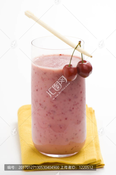 美味的櫻桃奶昔
