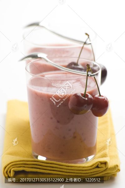 美味的櫻桃奶昔