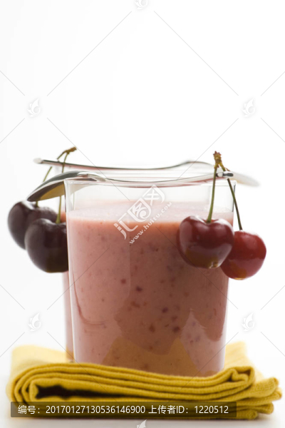 美味的櫻桃奶昔