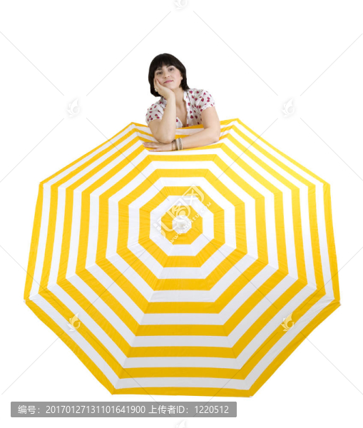帶巨大傘的女人
