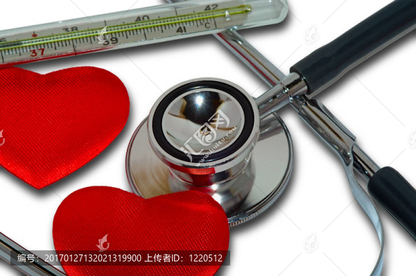 醫(yī)學靜物：聽診器；體溫計和兩紅心