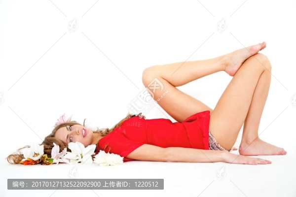 花的女人躺在白色的上