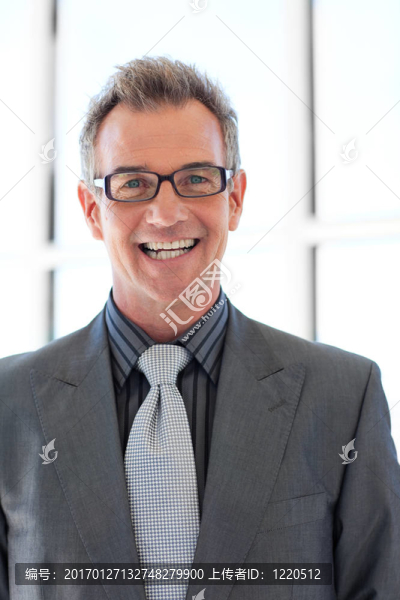 微笑的高級(jí)商人