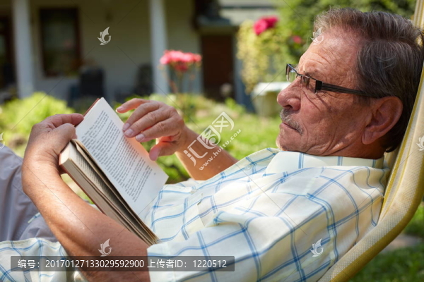 高級閱讀室外