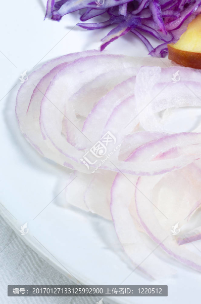 盤子上的沙拉配料