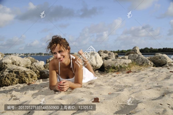沙灘上的女人18