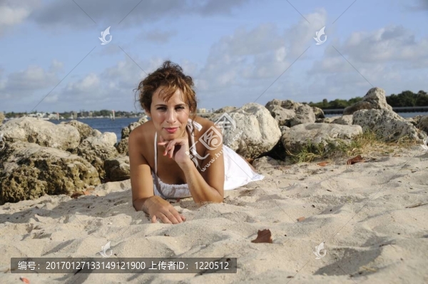 沙灘上的女人14