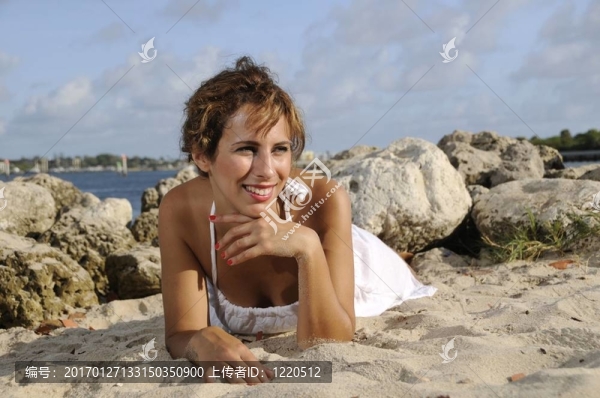 沙灘上的女人12